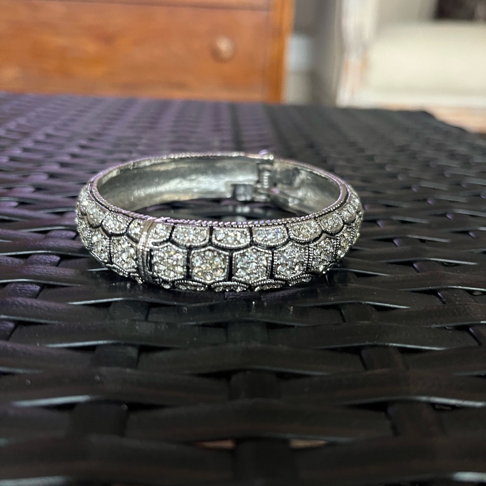 Elegant Silver Bracelet with Crystal Accents